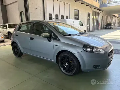 Usata Fiat Grande Punto Dynamic 65 CV (47 kW) 2006 Grigio Utilitaria