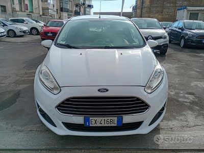 Usata Ford Fiesta Titanium 74 CV (54 kW) 2014 Bianco Berlina
