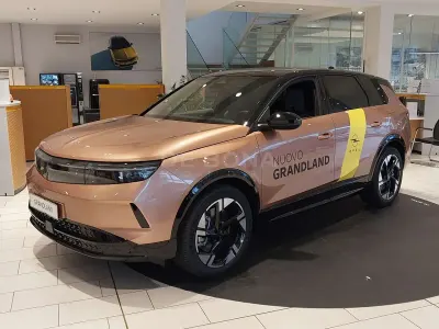 Nuova Opel Grandland Electric 156 kW (213 CV) 2025 Impakt copper (metallizzato) SUV