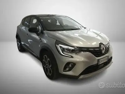 Usata Renault Captur Techno 101 CV (74 kW) 2023 Grigio SUV