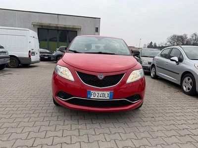 Usata Lancia Ypsilon Platinum 69 CV (50 kW) 2016 Rosso Utilitaria