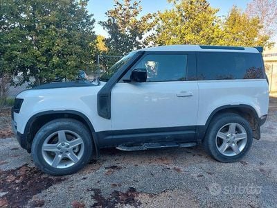 Usata Land Rover Defender SE 200 CV (147 kW) 2022 Bianco SUV