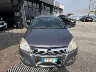 Usata Opel Astra Cosmo 101 CV (74 kW) 2007 Grigio Berlina