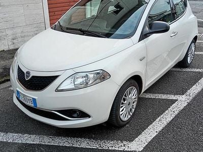 Usata Lancia Ypsilon Silver 69 CV (50 kW) 2017 Bianco Utilitaria