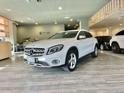 Usata Mercedes GLA200 136 CV (100 kW) 2019 Bianco SUV