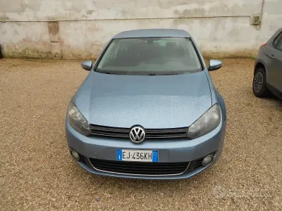 Używany VW Golf VII Highline 105 KM (77 kW) 2012 Niebieski Sedan/Limuzyna