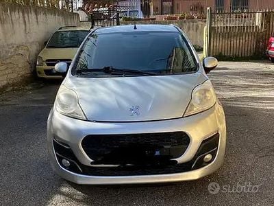 Usata Peugeot 107 Access 68 CV (50 kW) 2012 Grigio Utilitaria