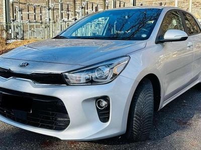 Usata Kia Rio Active 77 CV (56 kW) 2017 Argento Berlina