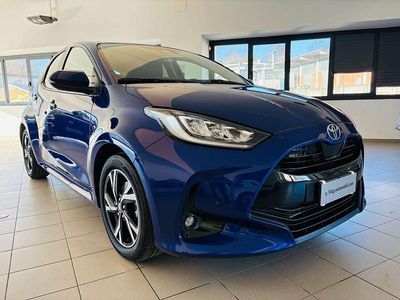 Usata Toyota Yaris Hybrid Trend 92 CV (67 kW) 2025 Juniper blue Berlina