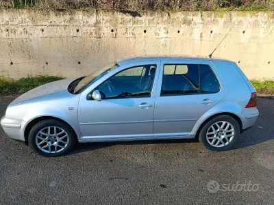 Usata VW Golf IV 105 CV (77 kW) 2002 Grigio Berlina