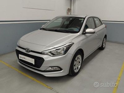 Usata Hyundai i20 Comfort 84 CV (61 kW) 2017 Grigio Berlina