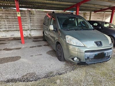 Gebraucht Peugeot Partner 98 PS (72 kW) 2011 Grün Van / Kleinbus