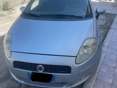 Usata Fiat Grande Punto 75 CV (55 kW) 2005 Utilitaria