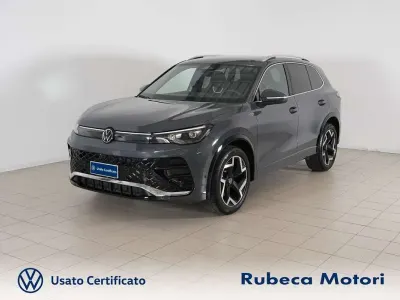 Usata VW Tiguan R-line 150 CV (110 kW) 2024 Grigio SUV