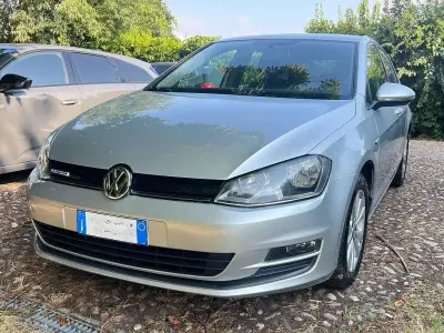 Usata VW Golf VII Comfortline 110 CV (80 kW) 2015 Argento Berlina
