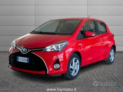 Usata Toyota Yaris Hybrid Active 101 CV (74 kW) 2016 Rosso Berlina
