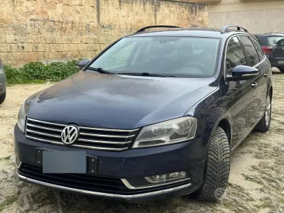Usata VW Passat 150 CV (110 kW) 2012 Blu Station wagon