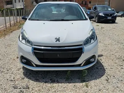 Usata Peugeot 208 Allure 82 CV (60 kW) 2018 Bianco Utilitaria