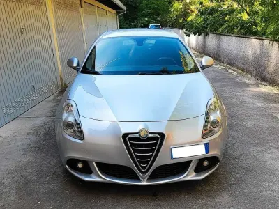 Usata Alfa Romeo Giulietta Distinctive 140 CV (102 kW) 2011 Argento Utilitaria
