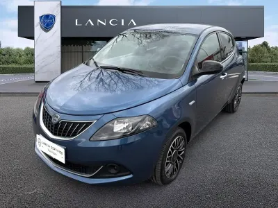 Begagnad Lancia Ypsilon 69 HK (50 kW) 2024 Blå Halvkombi