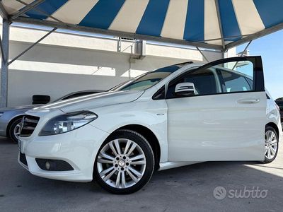 Usata Mercedes B180 Premium 109 CV (80 kW) 2012 Bianco Monovolume