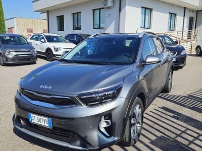Usata Kia Stonic Style 84 CV (61 kW) 2024 Argento SUV