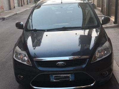Begagnad Ford Focus 109 HK (80 kW) 2008 Grå Sedan
