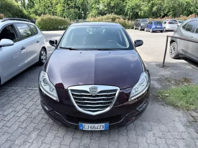 Usata Lancia Delta Gold 120 CV (88 kW) 2011 Marrone Utilitaria
