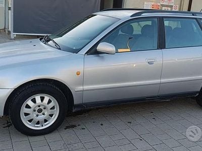 Usata Audi A4 110 CV (80 kW) 1999 Grigio Station wagon