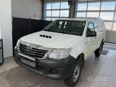 Usata Toyota HiLux 144 CV (105 kW) 2015 Bianco Pick-up