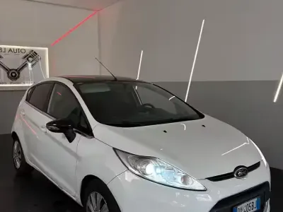 Usata Ford Fiesta Titanium 92 CV (67 kW) 2009 Bianco Berlina