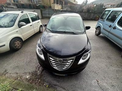 Begagnad Lancia Ypsilon S 86 HK (63 kW) 2011 Blå Halvkombi