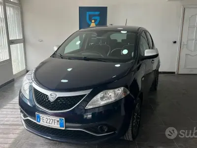 Usado Lancia Ypsilon S 95 HP (69 kW) 2016 Azul Citadino