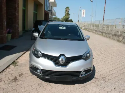 Usata Renault Captur 90 CV (66 kW) 2015 Grigio SUV