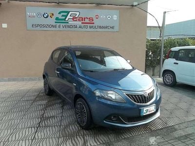 Usata Lancia Ypsilon Gold 69 CV (50 kW) 2022 Blu/azzurro Utilitaria