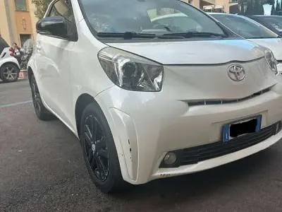 Usata Toyota iQ Executive 101 CV (74 kW) 2015 Utilitaria