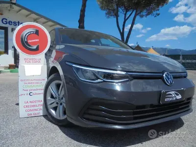 Usata VW Golf VIII Life 110 CV (80 kW) 2020 Grigio Berlina