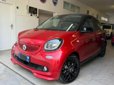 Begagnad Smart ForFour Passion 71 HK (52 kW) 2019 Röd Halvkombi