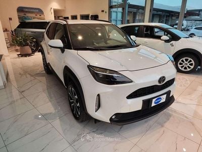 Usata Toyota Yaris Cross Trend 116 CV (85 kW) 2025 Platinum white SUV
