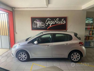 Usata Peugeot 208 Active 102 CV (75 kW) 2018 Argento Utilitaria