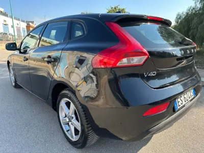 Usata Volvo V40 Kinetic 115 CV (84 kW) 2013 Nero Berlina