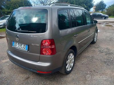 Begagnad VW Touran 2007 Grå Minibuss