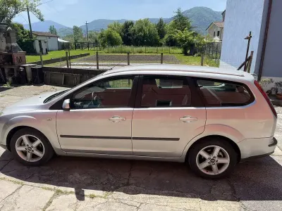 Usata Ford Focus Style 90 CV (66 kW) 2006 Grigio Station wagon