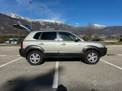 Usata Hyundai Tucson 140 CV (102 kW) 2006 Grigio SUV