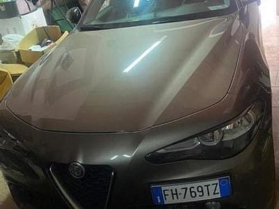 Usata Alfa Romeo Giulia 180 CV (132 kW) 2016 Marrone Berlina