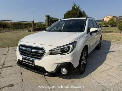 Usata Subaru Outback Premium 175 CV (128 kW) 2021 Bianco Station wagon