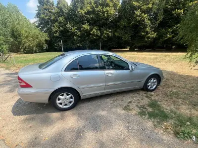 Usata Mercedes C180 Elegance 129 CV (94 kW) 2002 Argento Berlina