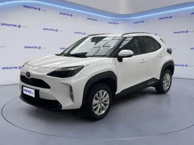 Usata Toyota Yaris Cross Active 92 CV (67 kW) 2025 Super white [040]  pastello SUV