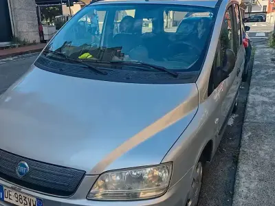 Usata Fiat Multipla 120 CV (88 kW) 2005 Grigio Monovolume