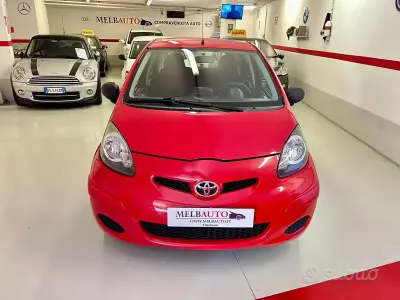 Begagnad Toyota Aygo Connect Style 68 HK (50 kW) 2011 Röd Halvkombi